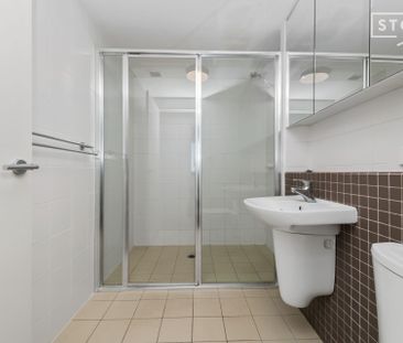 Stylish 2 Bedroom Unit in Central Charlestown Location - Photo 4