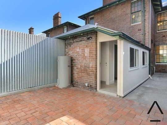 Chic renovated terrace a stone's throw from the rocks - Photo 1