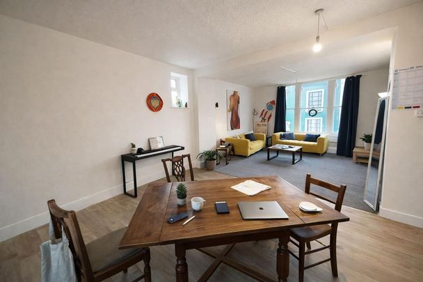 5 bedroom flat to rent - Photo 1