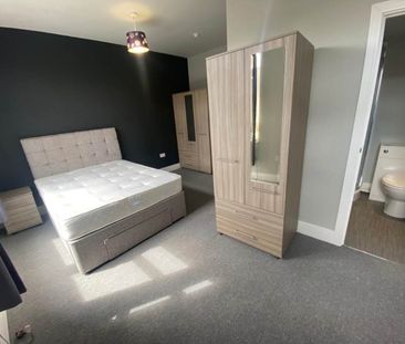 Hough Lane (Room 2), Bramley, Leeds - Photo 1