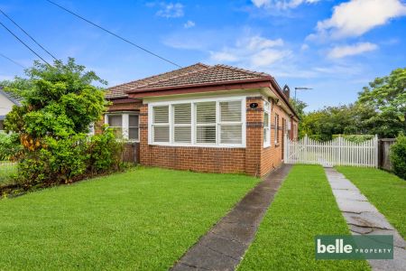 Spacious & Light-Filled Family Home in Prime Lifestyle Location - Photo 5