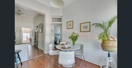 Esplanade Amazing View Fully Furnished Variable pricing 100m to Henley Square Chic Decor - Photo 3