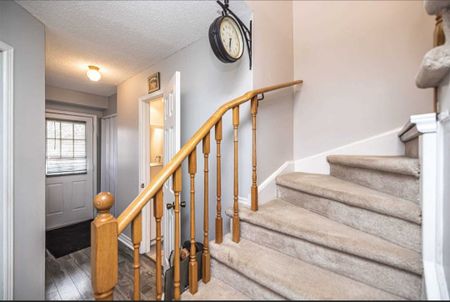 For Lease - 40 Delany Crescent, Barrie, Ontario - Photo 2