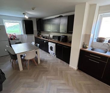 1 bedroom in a house share to rent - Photo 2