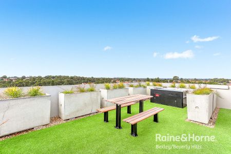 One Bedroom Apartment with Two Balconies & Secure Parking - Photo 5