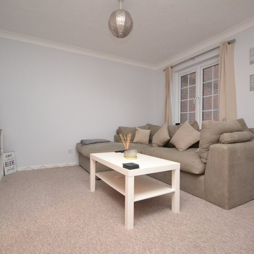 Shaw Drive, Walton-on-Thames, KT12 - Photo 1