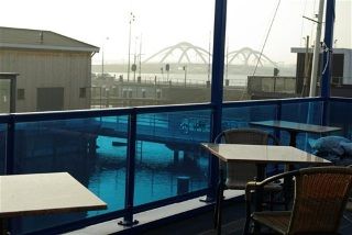 In Amsterdam on the waterfront a part of a fully furnished modern under architecture built studio in a watervilla to let. - Foto 1