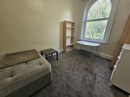 4 bedroom flat to rent - Photo 4