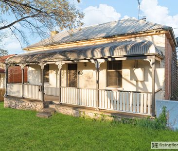 Charming Central Cottage – Walk to the CBD - Photo 2