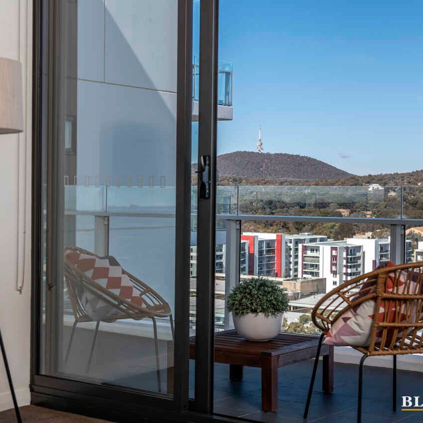Stunning 18th-floor views! - Photo 1