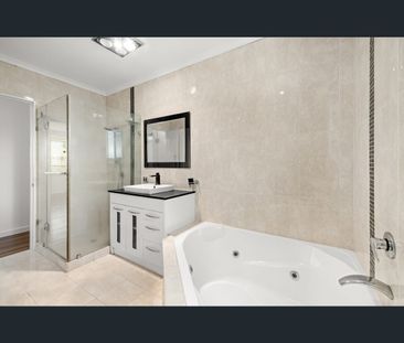 27 Ashton Street, Wynnum, Qld 4178 - Photo 4