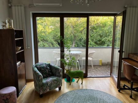Beautiful Three-Bedroom Flat in Villa with Shared Garden - Cotroceni - Fotografie 3