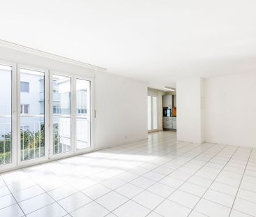 Grosszügige und moderne 2.5 Zimmer-Wohnung im 1. OG - Foto 1