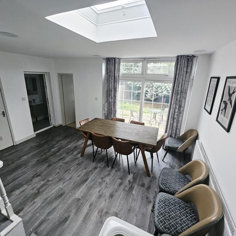 4 bedroom semi-detached house to rent - Photo 1