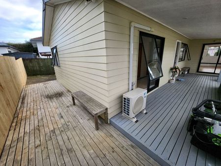3 bedroom and additional Study/bed in Botany Downs - Photo 2