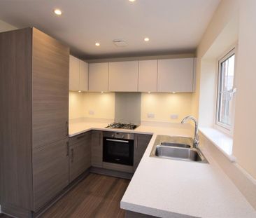 3 bedroom semi-detached house to rent - Photo 5