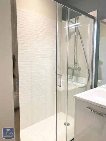 Location Appartement 1 pièce 34m² FONTENAY LE COMTE 85200 - Photo 4