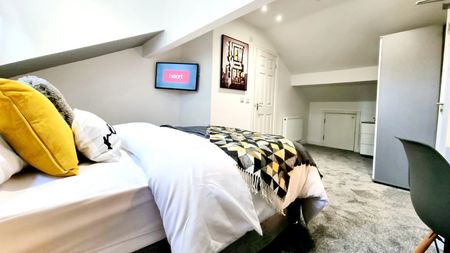 Absolutely Luxurious Brand New en-suite Rooms - Photo 4