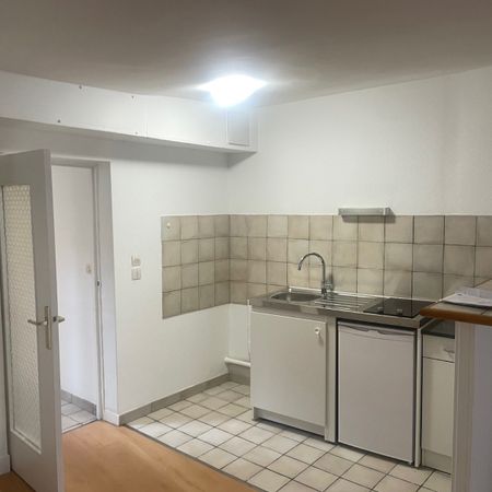 Appartement de type studio/ deux pièces, refait à neuf. - Photo 3