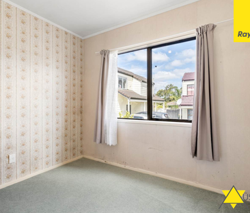 3 bedroom property in Ranui - Photo 1