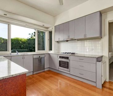 FAMILY HOME CLOSE TO BRIGHTON'S GOLDEN MILE - Photo 4