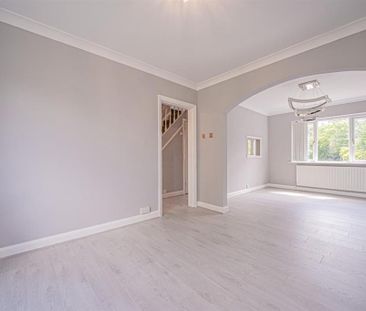 4 bedroom semi-detached house to rent - Photo 4