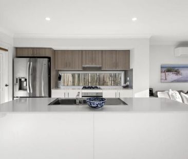 Contemporary Family Home With Room For Everyone! - Photo 3