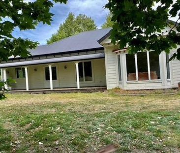 Three bedroom fully furnished Cottage - Photo 6