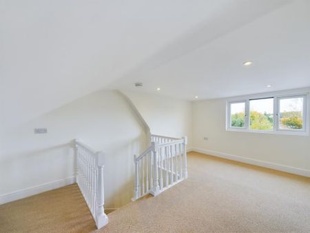 2 bedroom end of terrace house to rent - Photo 2