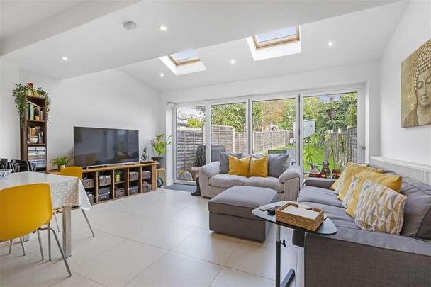 Churston Drive, Morden, SM4 - Photo 1