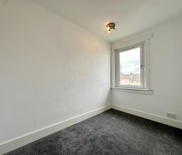 4 bedroom flat to rent - Photo 2