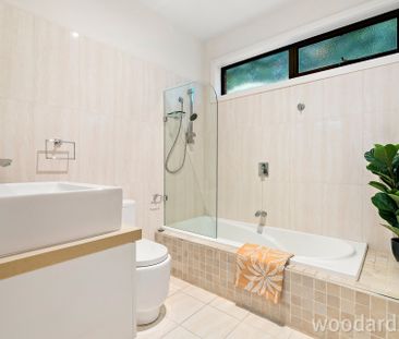 Elegant & Private 3-Bedroom Home in Leafy Box Hill South - Photo 4