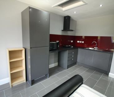 5 bedroom terraced house to rent - Photo 2