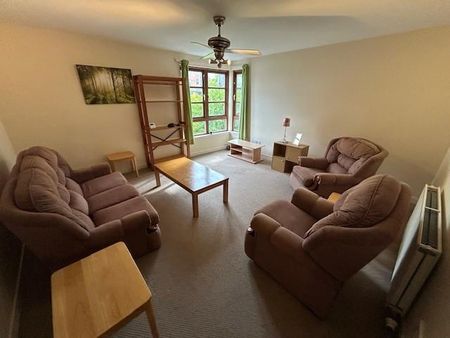 2 bedroom flat to rent - Photo 2