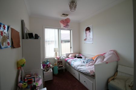 8 Gregory Place, Orange NSW 2800 - House For Rent | Domain - Photo 2