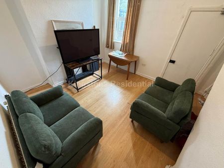 3 bedroom terraced house to rent - Photo 2