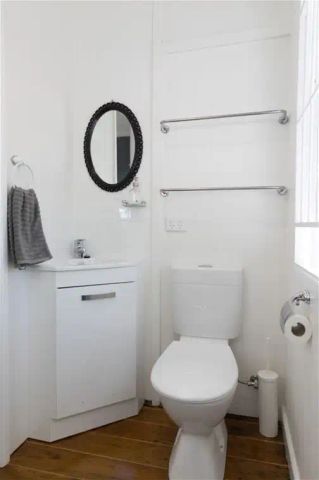 “Cozy One Bedroom Unit In Desirable Location Furnished and Utility Included” - Photo 5