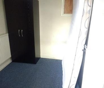 4 Bed Terraced House, Queens Road, NG9 - Photo 2