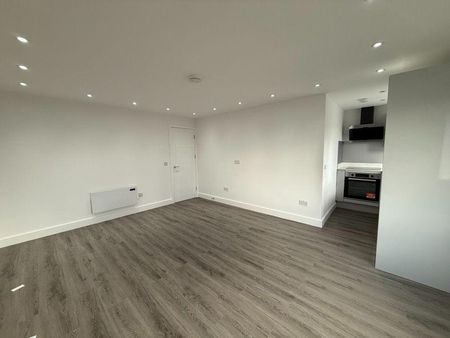 3 bedroom flat to rent - Photo 2