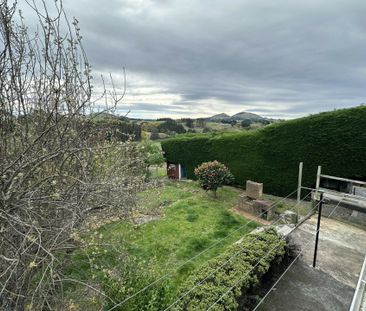 A spacious Brighton home! - Photo 2