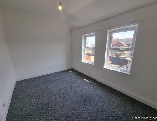 2 bedroom property to rent in Grimsby - Photo 1