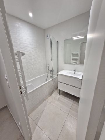 Location Appartement 4 pièces 103m² AMPUIS 69420 - Photo 5
