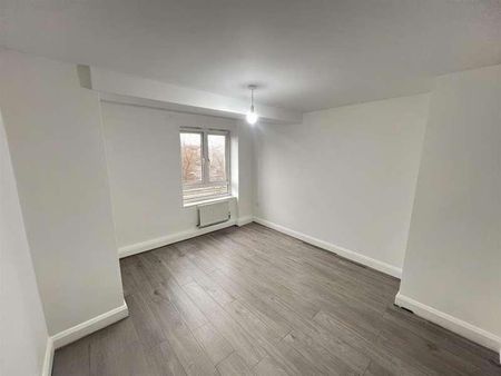 Flat, Washbourne Court, Acton Close, London, N9 - Photo 3