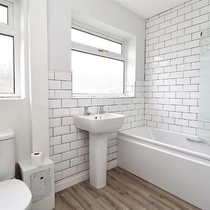 3 bedroom detached bungalow to rent - Photo 1
