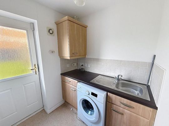 6 bedroom semi-detached house to rent - Photo 1
