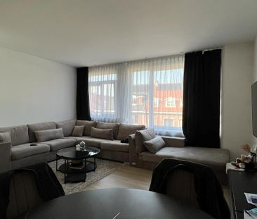Prachtig, volledig gerenoveerd appartement op toplocatie. - Photo 1