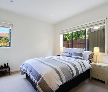 SEMI-FURNISHED - Stunning 1-bedroom Unit with Huge Garden - Photo 6