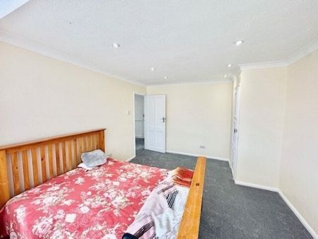 Stephen Avenue, Elm Park, RM13 7NP, Property for rent - Photo 3