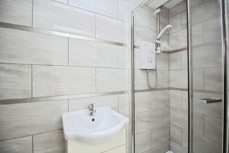 Studio Flat to rent - Upper Wickham Lane, Welling, DA16 - Photo 3