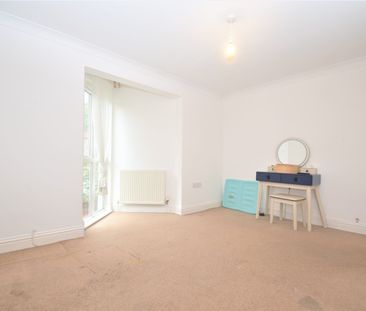 Flat to rent - Ruskin Road, Belvedere, DA17 - Photo 3